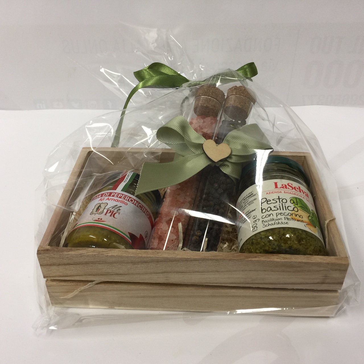<B style='color:green'> SOLO PROVINCE TOSCANE SERVITE</b> - CASSETTINA CON 4 PRODOTTI - CREMA, PESTO, SALE E PEPE