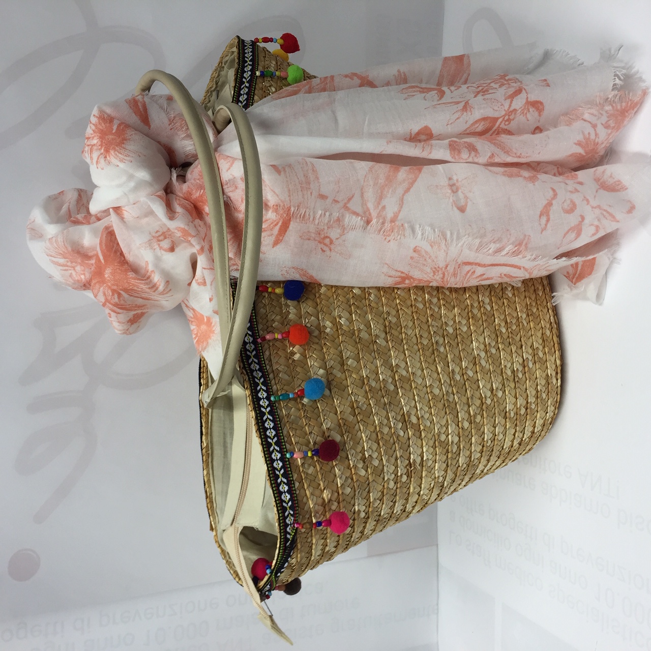 <B style='color:green'> SOLO PROVINCE TOSCANE SERVITE</b> - BORSA PAGLIA CON FOULARD ESTIVO